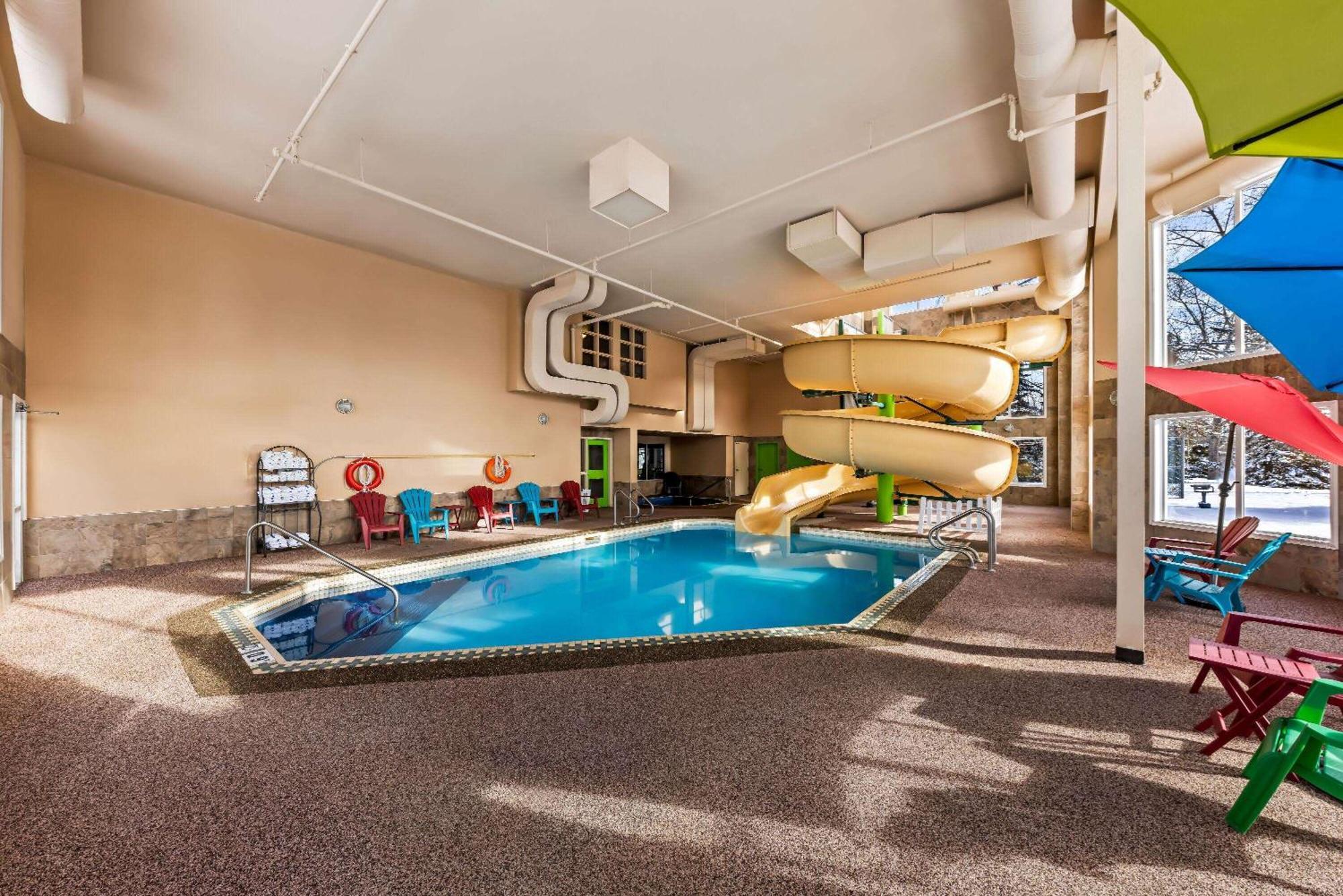 Wingate By Wyndham Calgary South Hotel Exterior photo
